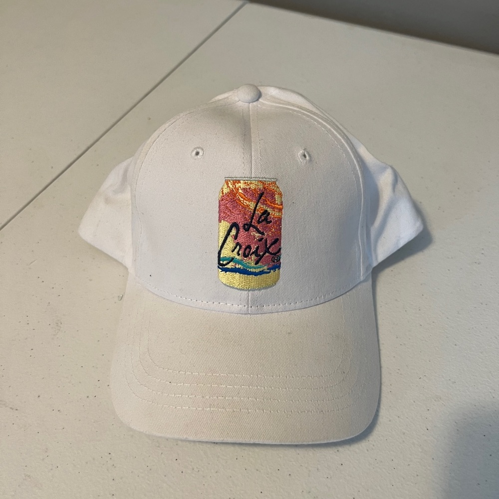 Lacroix hat with an embroidered grapefruit Lacroix can vintage unique
￼